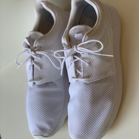 White Nike Sneaker - Picture 6 of 6